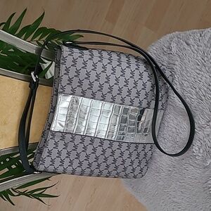 Michael Kors Monogram Crossbody/ Messenger Bag ❤️